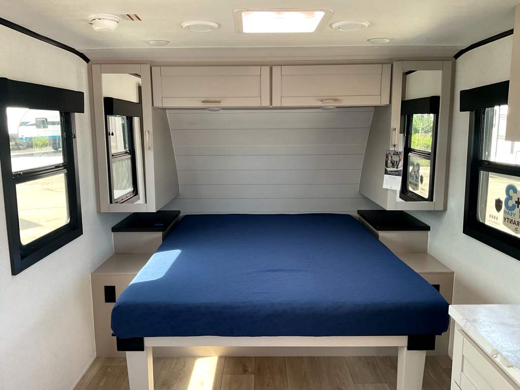 2027 JAYCO Jay Feather 18RBF - Image 18