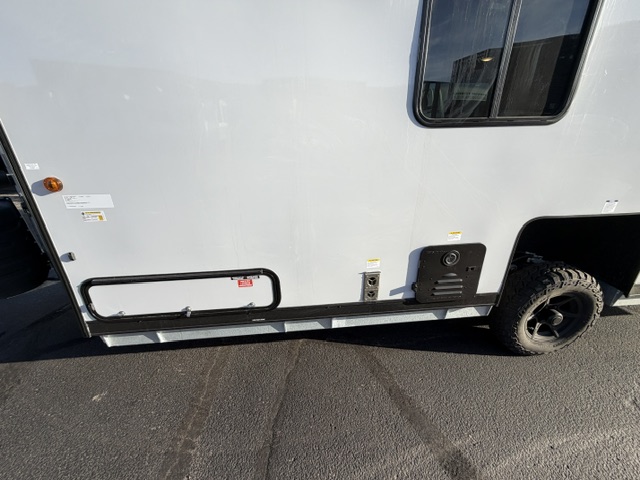 2027 CHEROKEE GREY WOLF 17TRH - Image 5