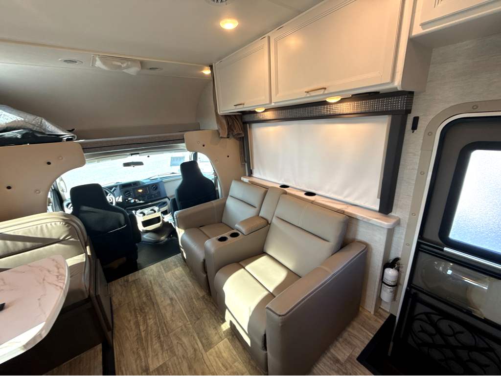 2024 THOR MOTOR COACH CHATEAU 31WV - Image 11