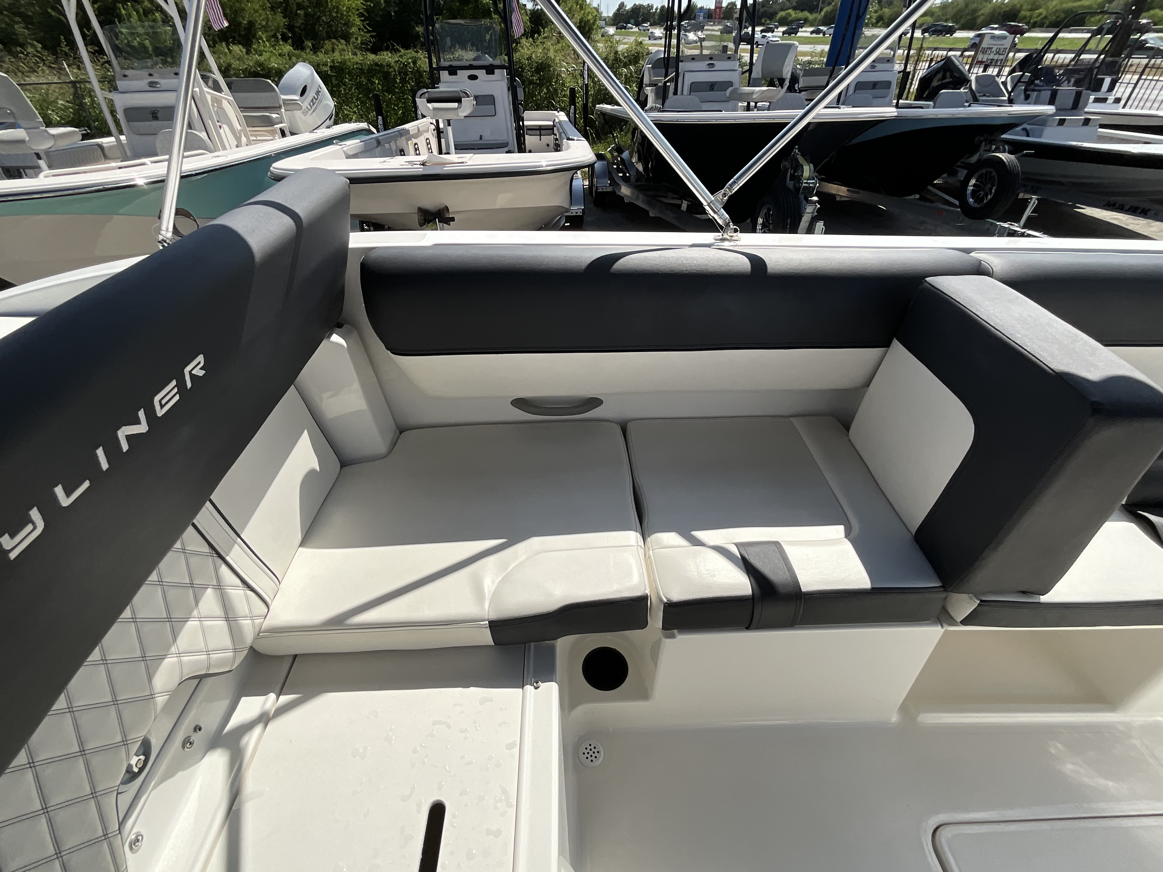 2021 BAYLINER DX2050 - Image 9