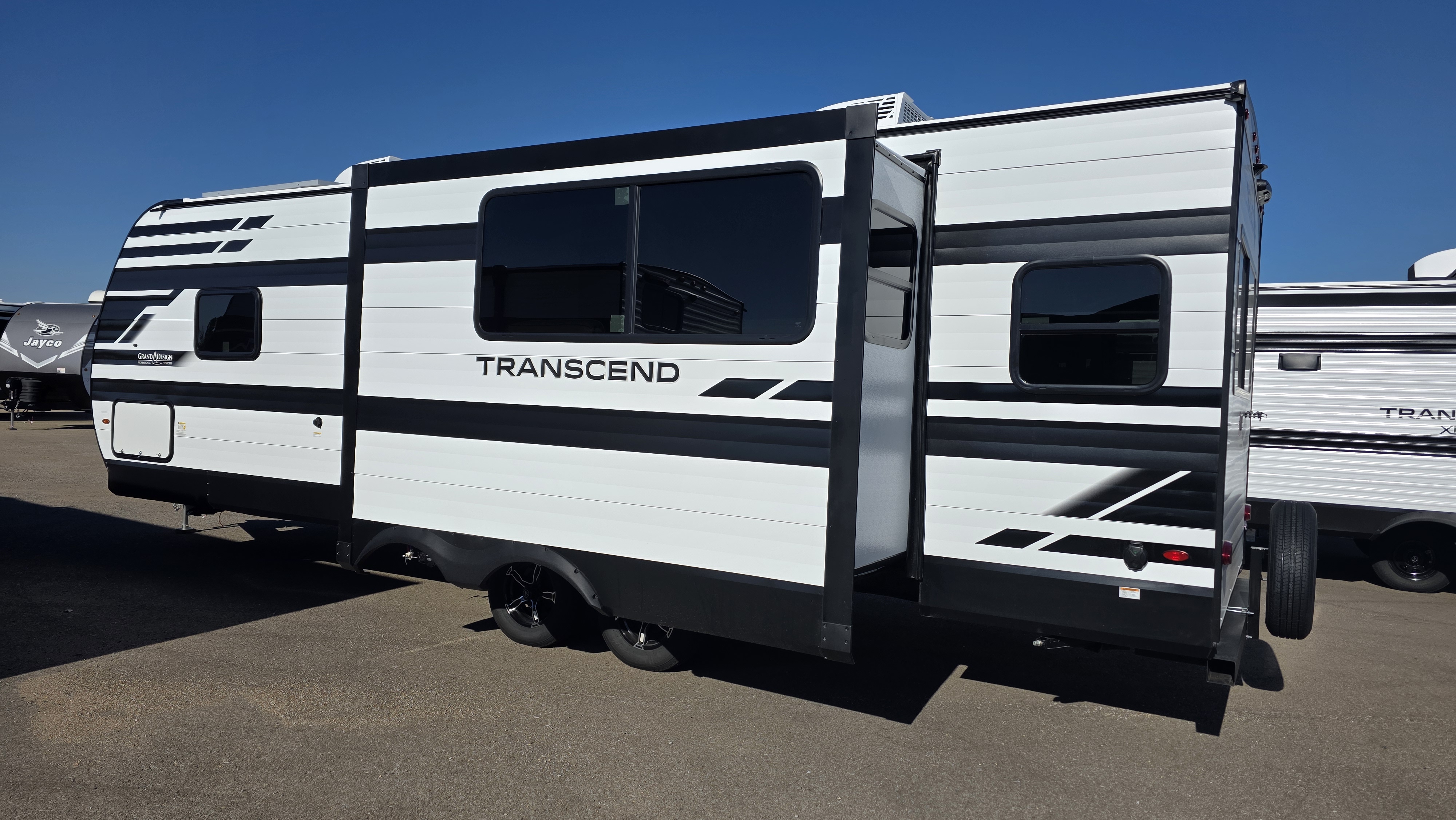 2027 GRAND DESIGN TRANSCEND 245RLT - Image 3