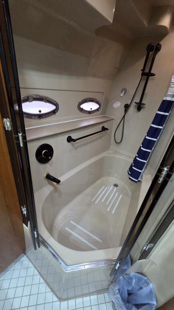 2000 Cruisers Yachts 4450 Express Motor Yacht - Image 59