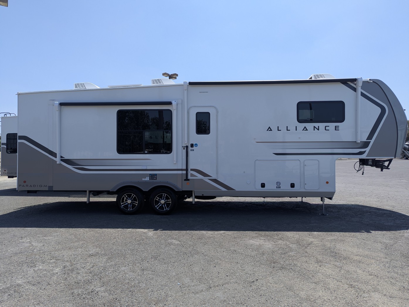 2027 Alliance RV Paradigm 312RK - Image 16