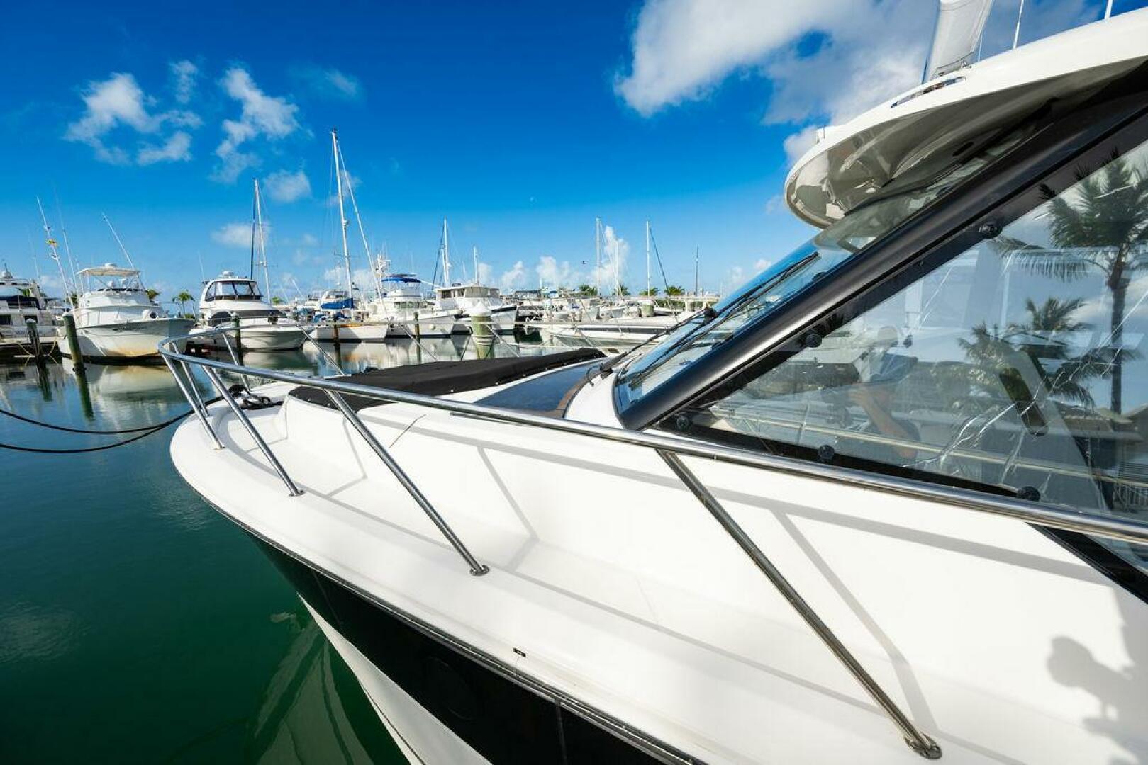 2023 Boston Whaler 405 Conquest - Image 19