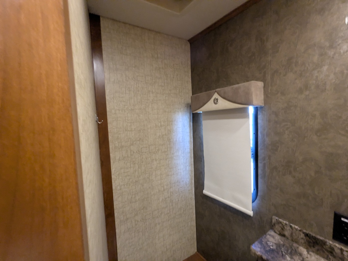 2014 Tiffin Allegro 36 LA - Image 27