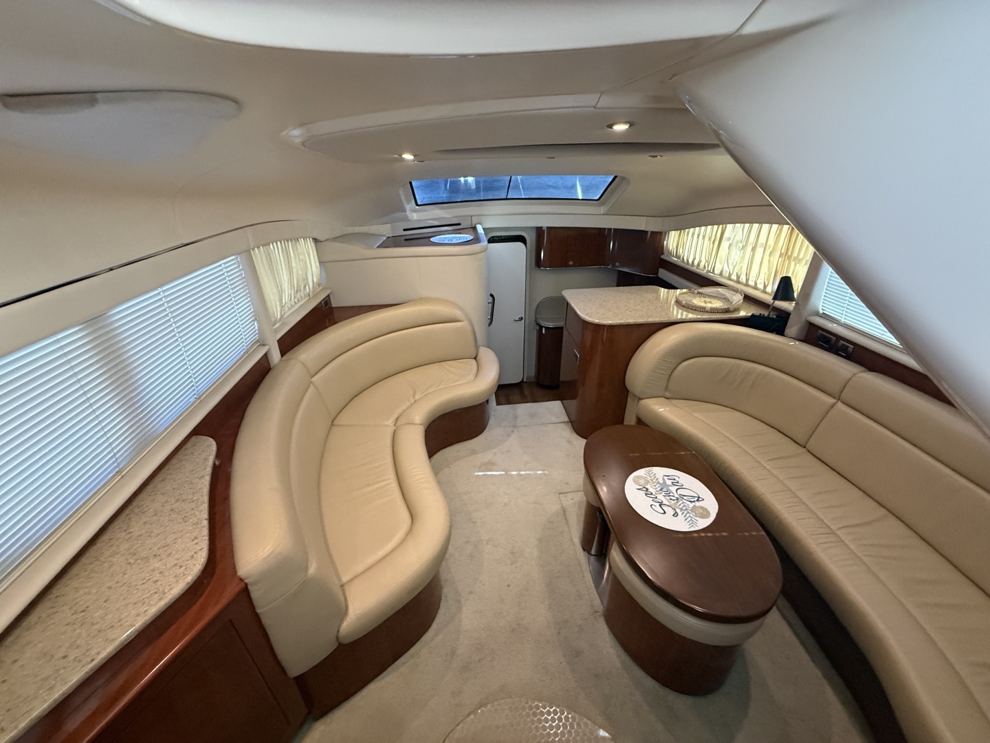 2004 Sea Ray 390 Motor Yacht - Image 8