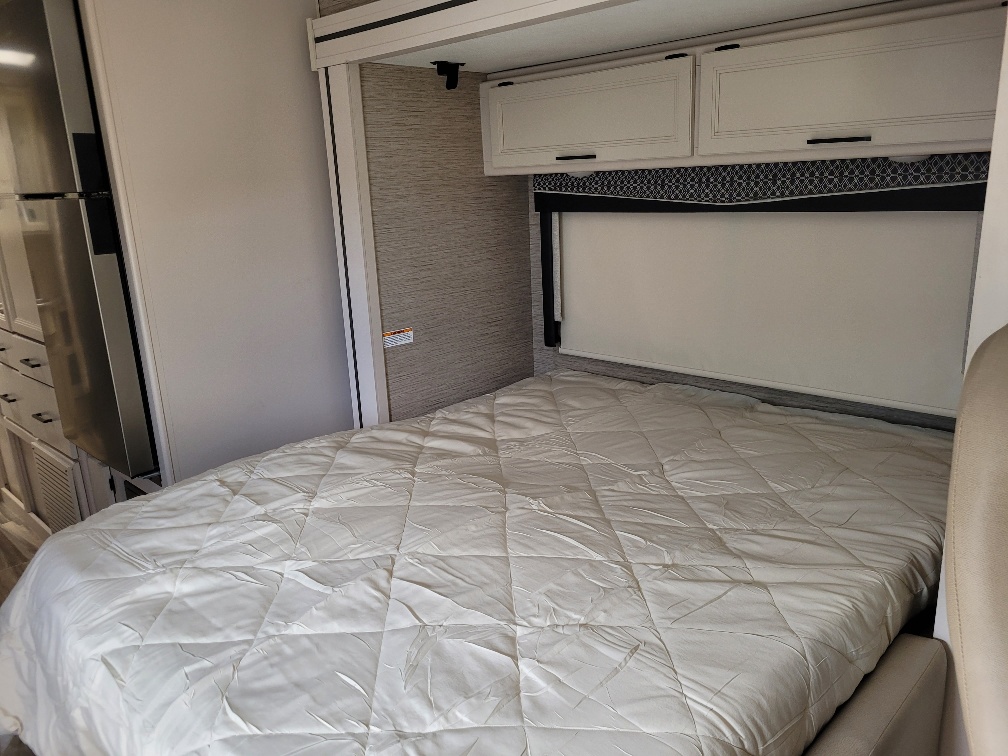 2023 Thor Motor Coach Vegas 24.3 - Image 8