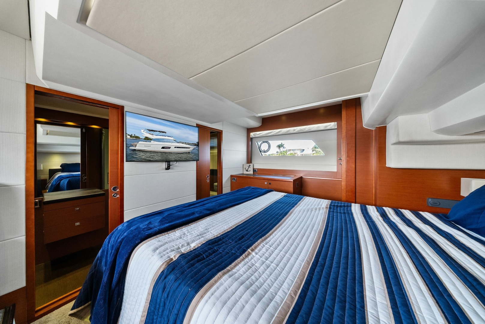 2015 Prestige 550 Base - Image 38