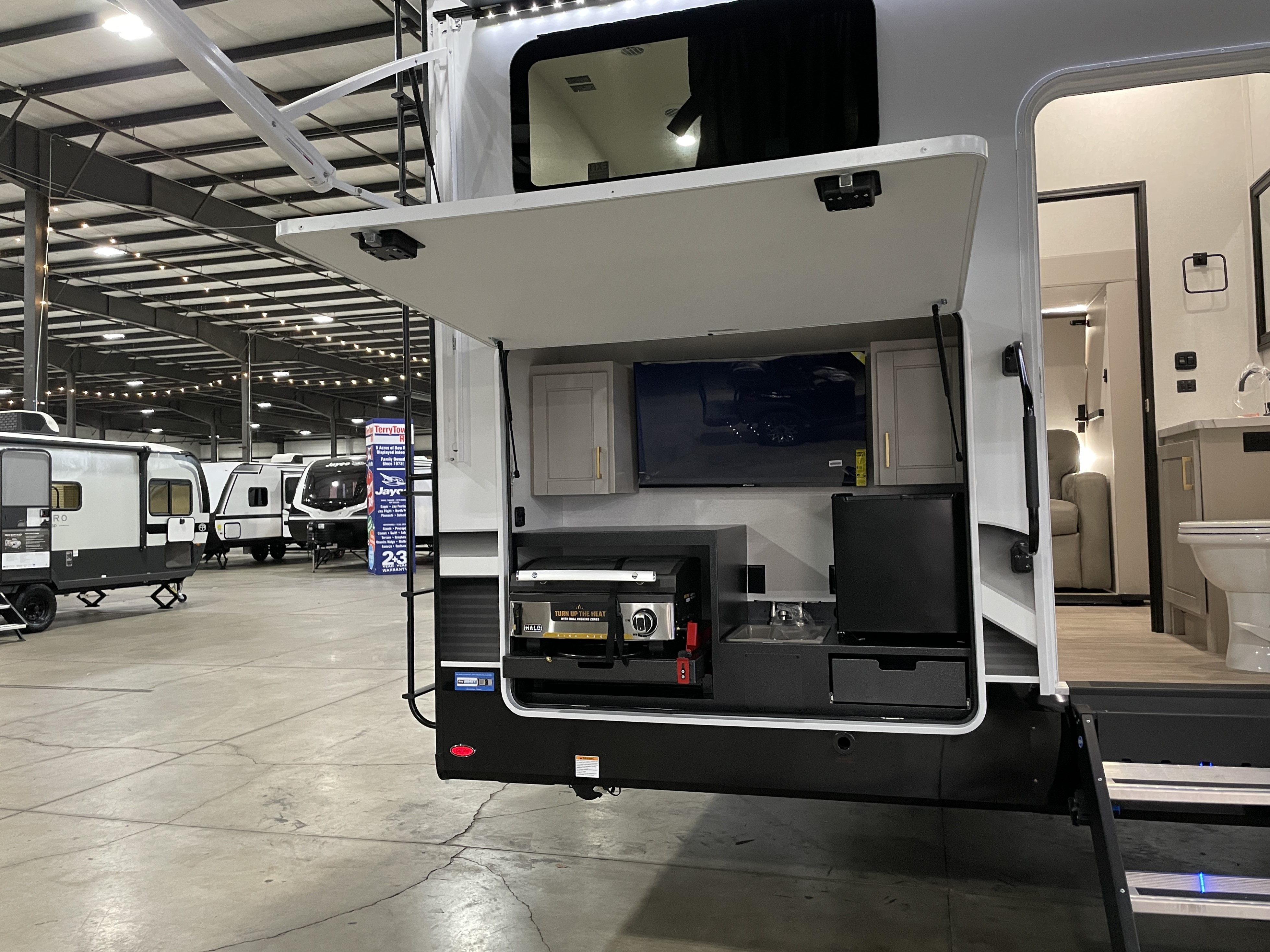 2027 Jayco North Point 391TBBH - Image 3