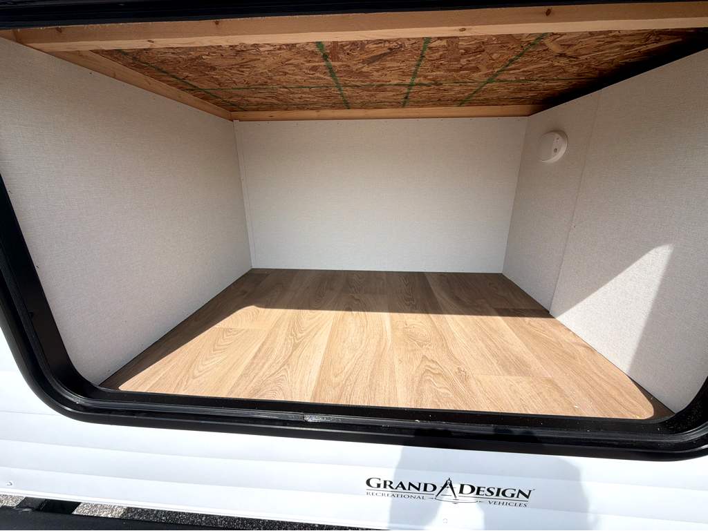 2027 GRAND DESIGN TRANSCEND 295QBT - Image 13