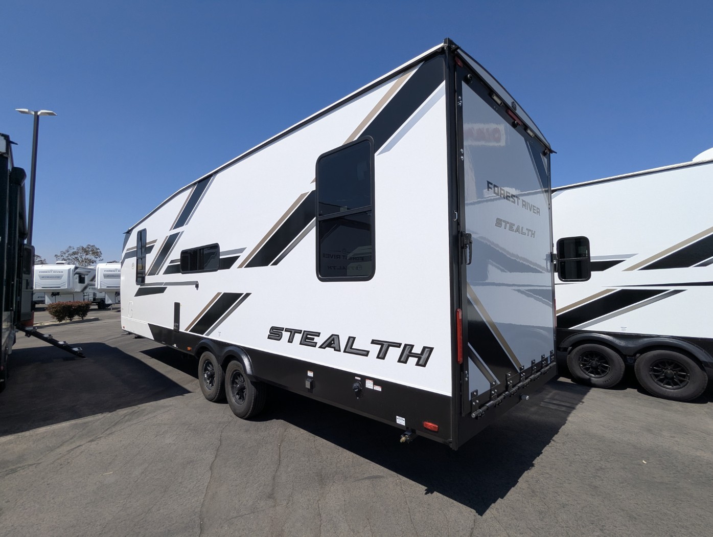 2027 FOREST RIVER STEALTH SFT2730 - Image 4
