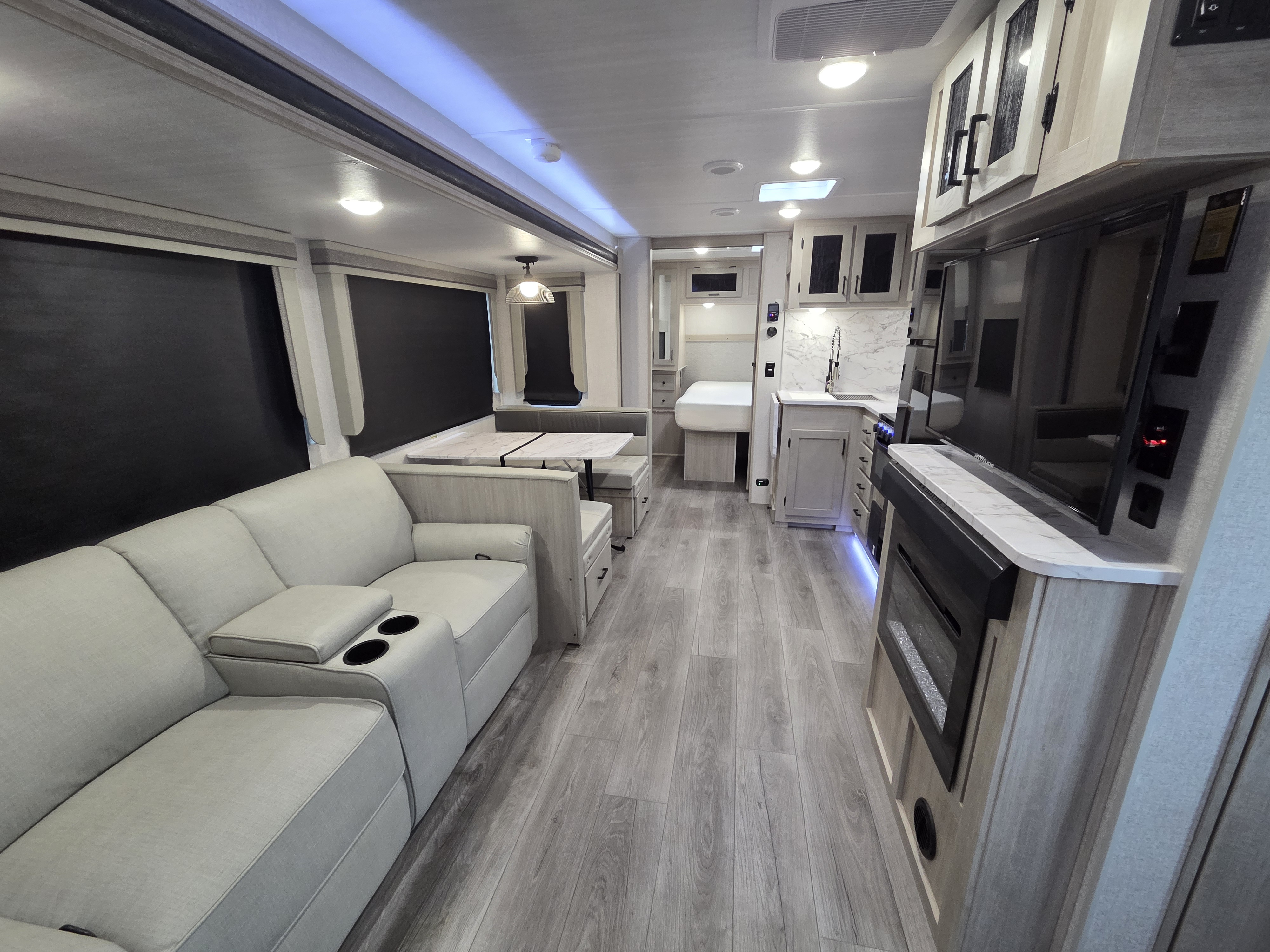 2024 East to West Alta 2600RB - Image 5