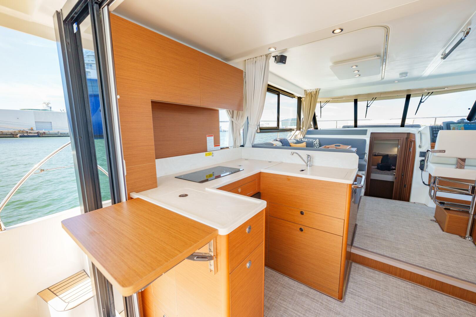 2025 Beneteau - Image 36