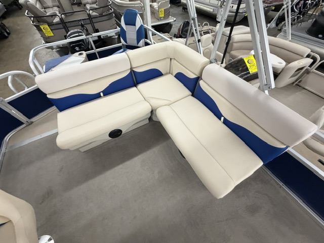 2012 SUN TRACKER FISHING BARGE 20DLX - Image 11