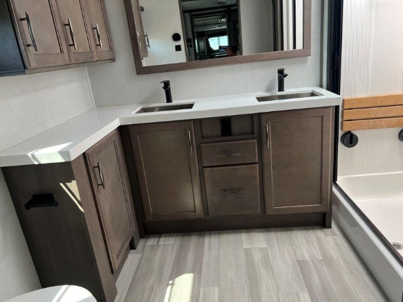 2023 Grand Design Solitude 380FL - Image 10