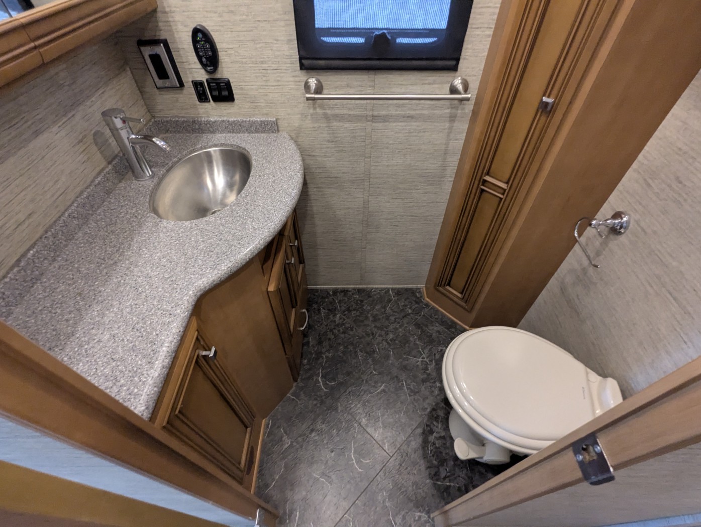 2016 Newmar Bay Star 3403 - Image 24
