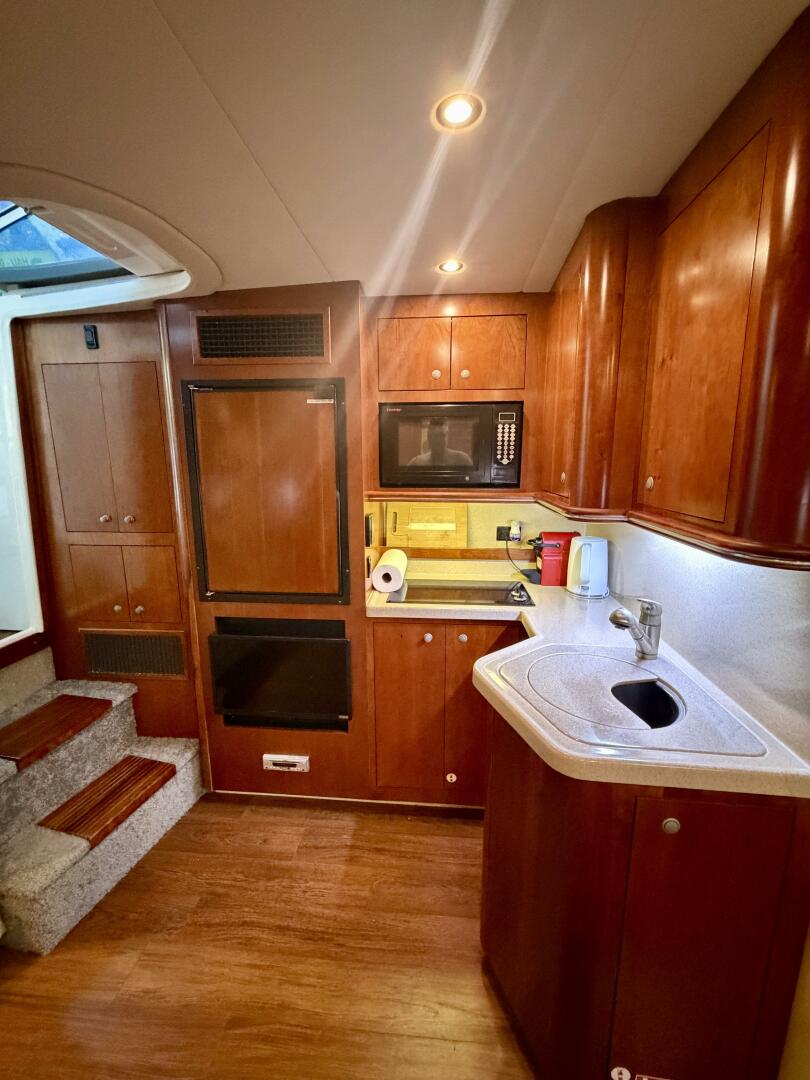 2007 Cruisers Yachts 370 Express - Image 12