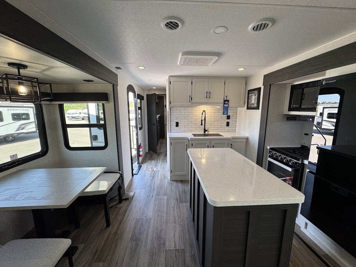 2026 VENTURE RV SPORTTREK 333VMI - Image 47