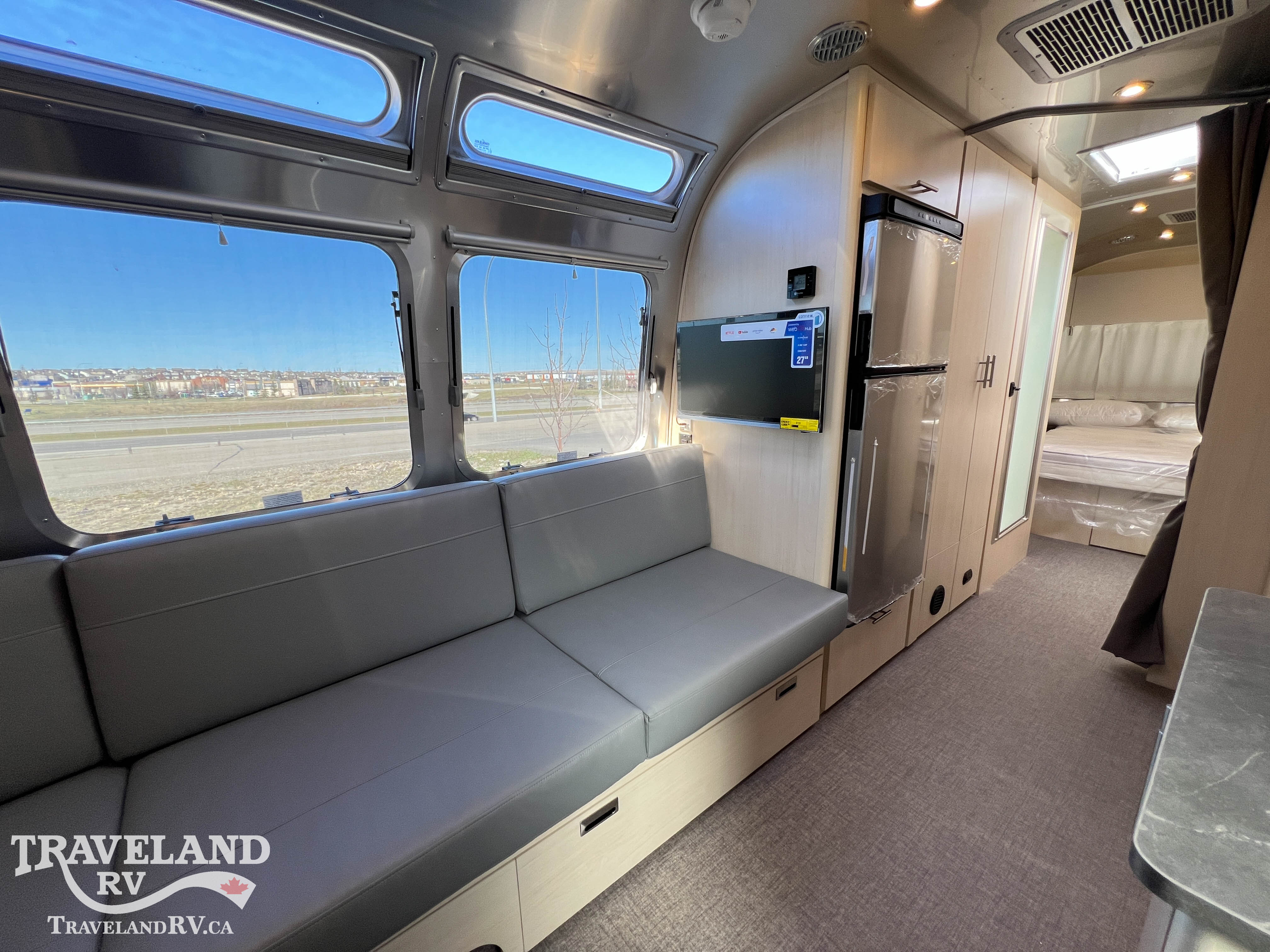 2026 Airstream Flying Cloud 27FB - Image 14