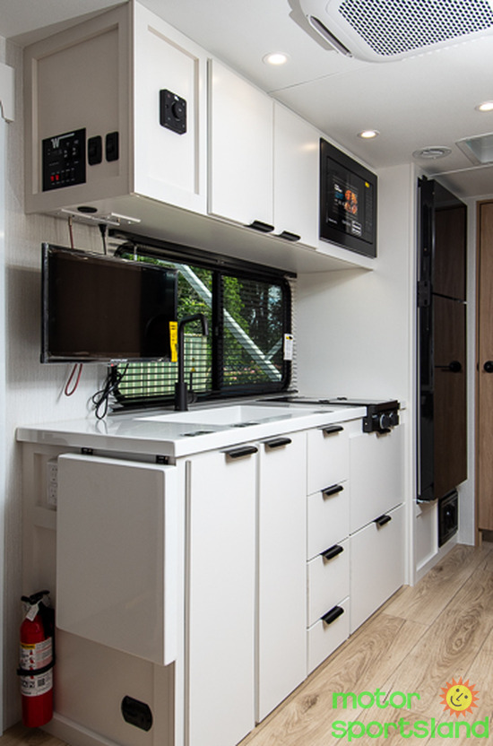 2027 Winnebago Micro Minnie 2200MBH - Image 18