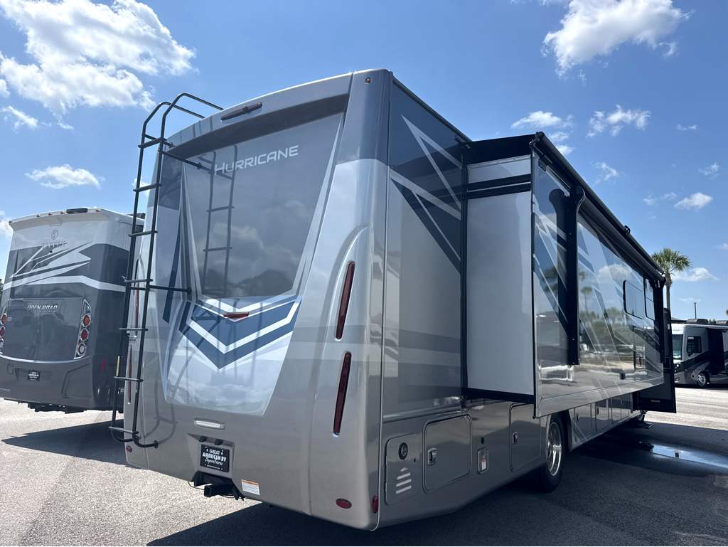 2027 THOR MOTOR COACH HURRICANE 36H - Image 4