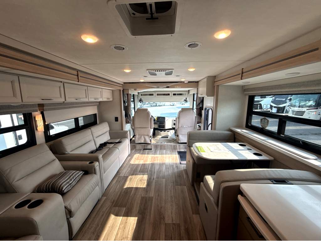 2027 THOR MOTOR COACH HURRICANE 36H - Image 15