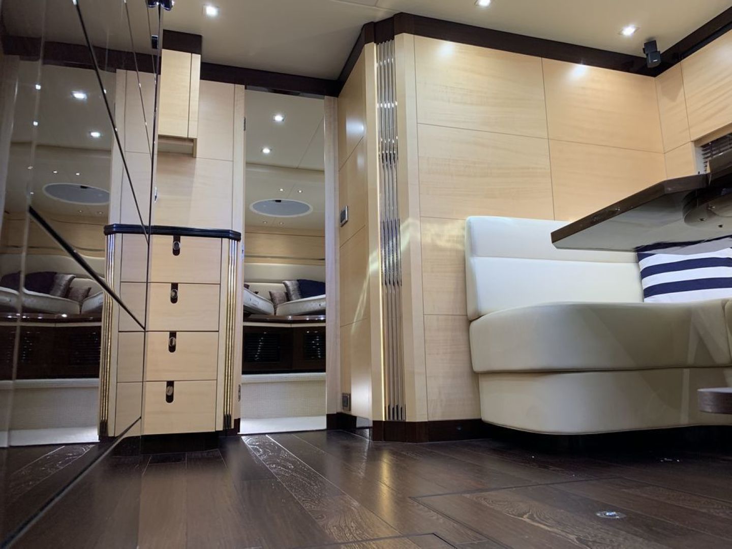 2014 Sunseeker San Remo - Image 7