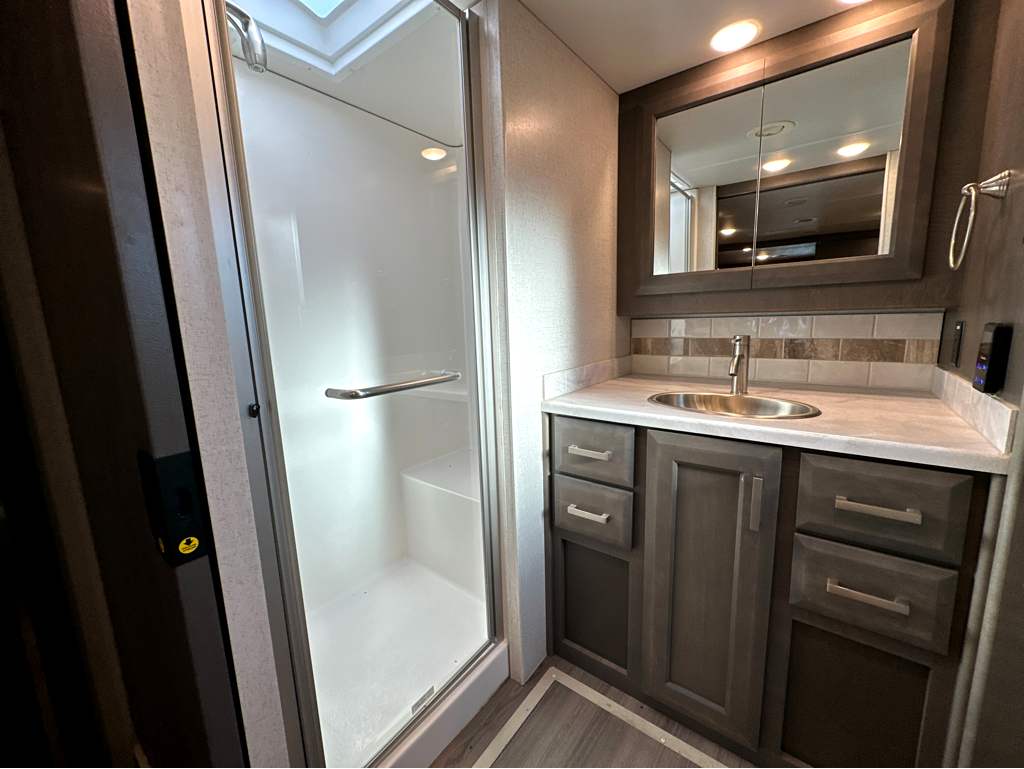 2023 THOR MOTOR COACH PALAZZO 37.6 - Image 19