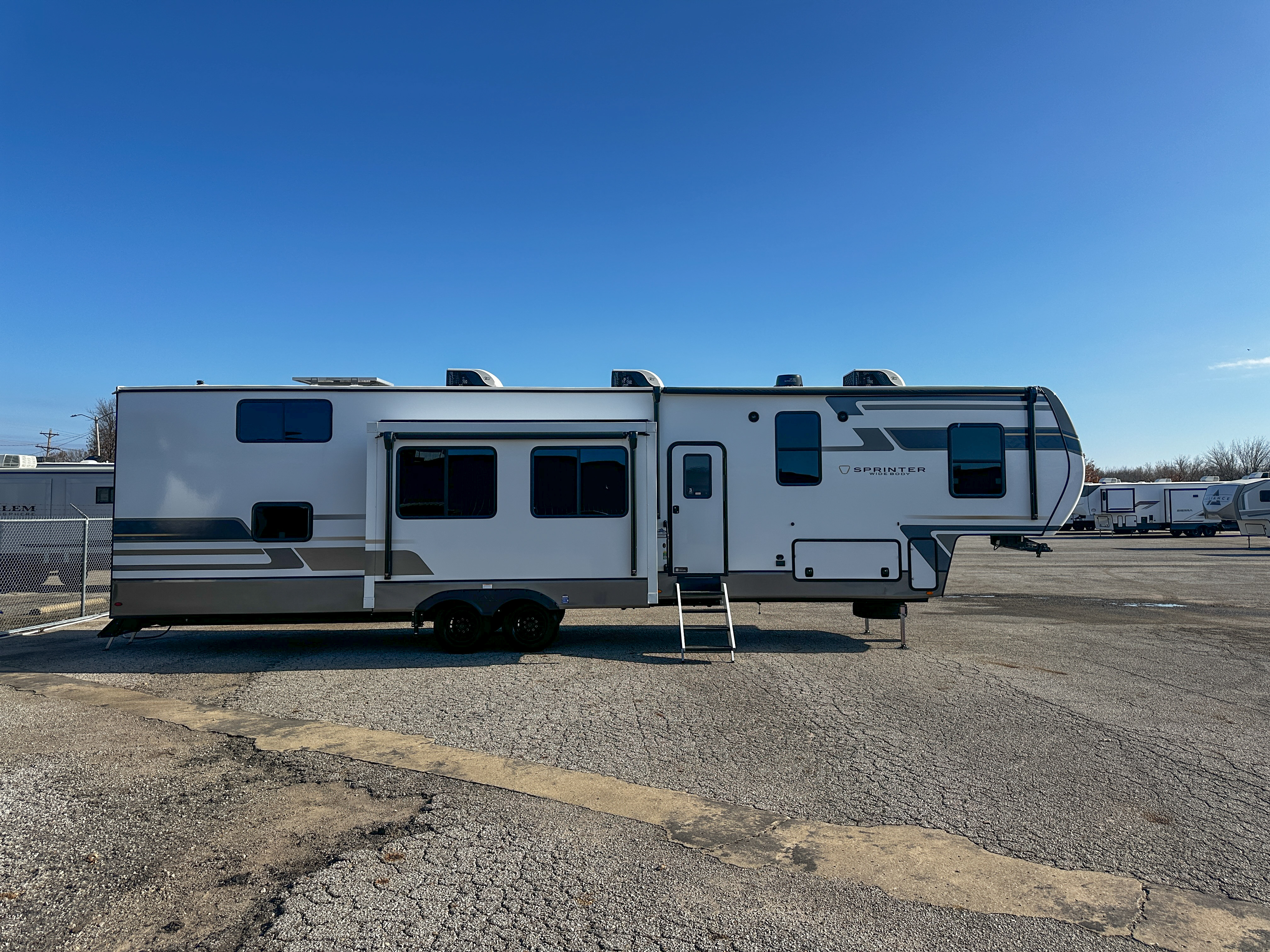 2026 Keystone Sprinter 3920DSL - Image 9