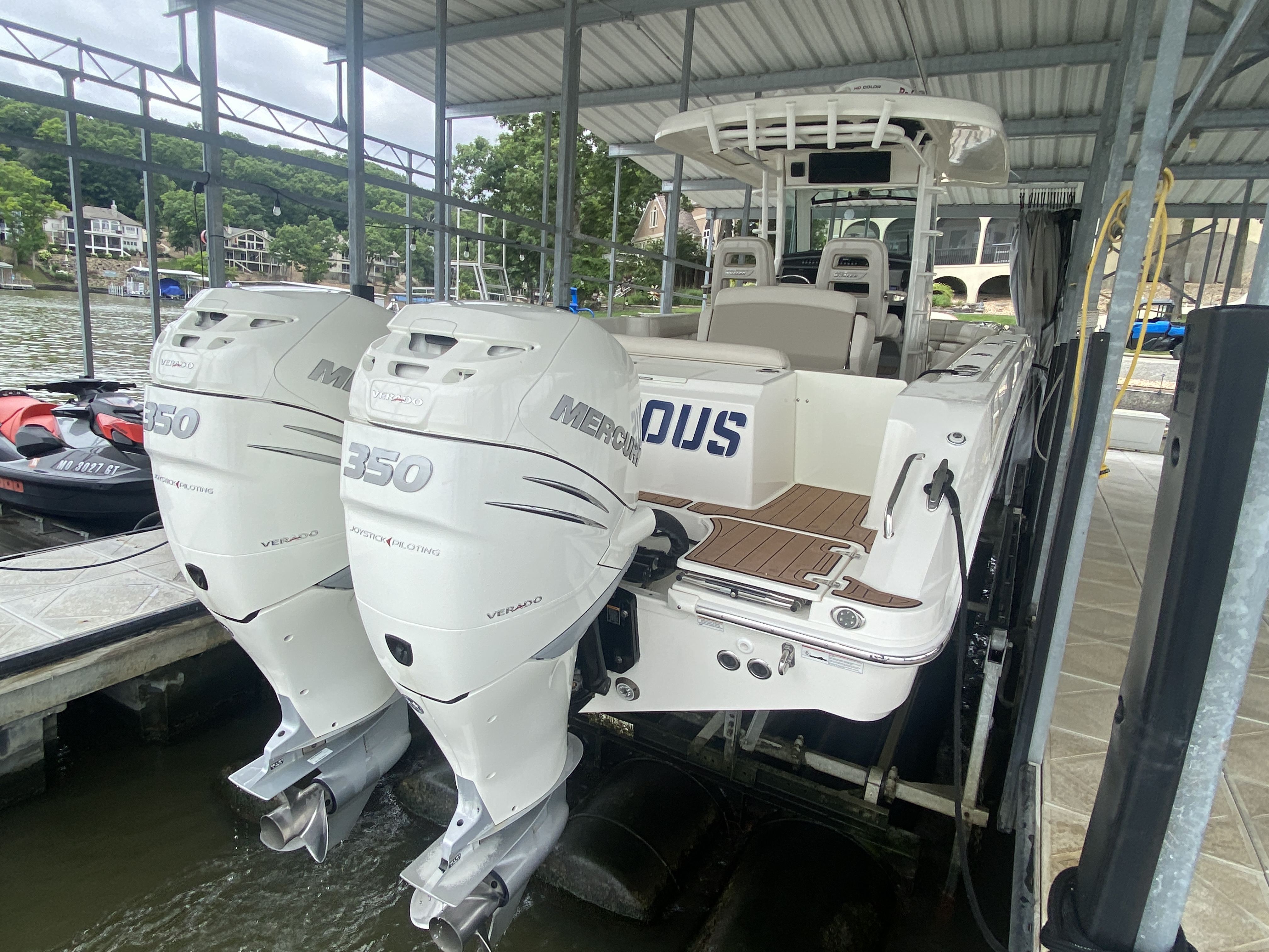 2016 Boston Whaler 330 Outrage - Image 8