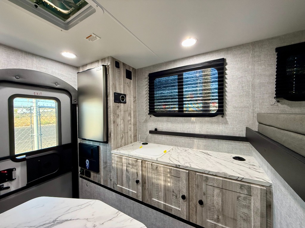 2026 Adlar Truck Topper 6.5XLS - Image 19