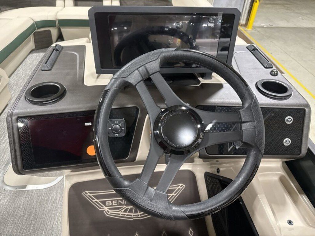 2026 Bennington 24MCSB Carbon Fiber Arch Tritoon Pontoon - Image 17