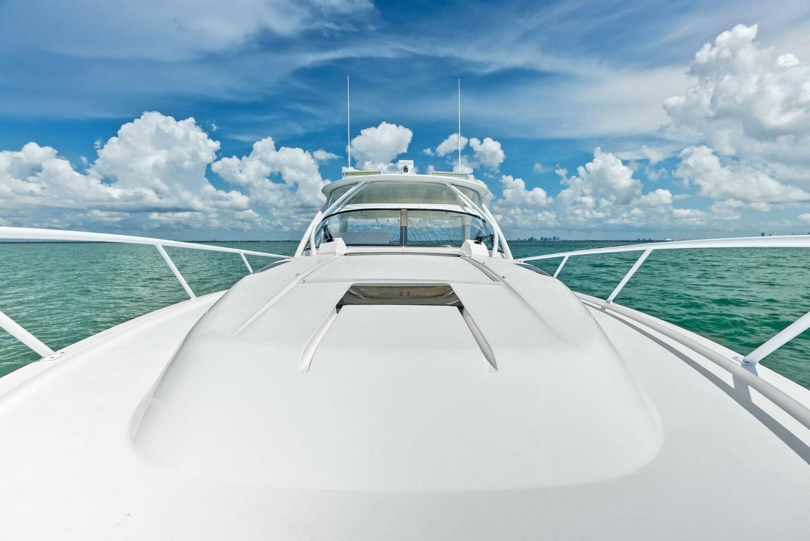 2018 Intrepid 430 Sport Yacht - Image 15
