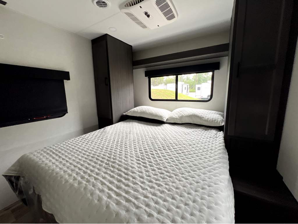 2026 VENTURE RV SPORTTREK 251VFK - Image 20