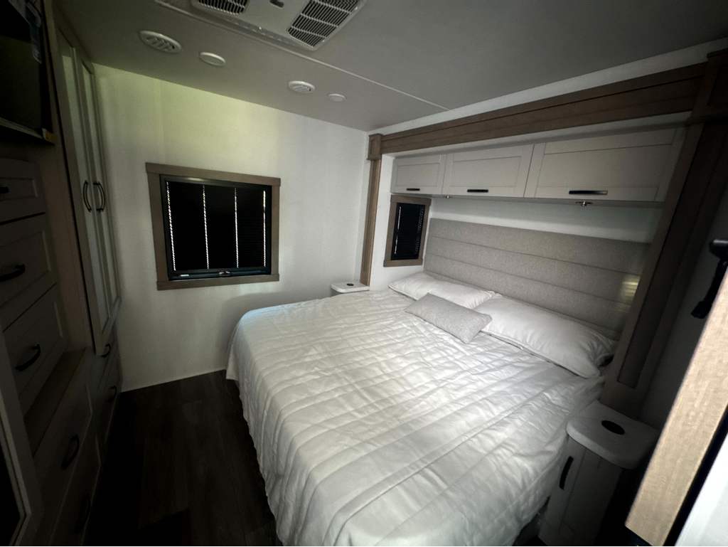 2027 ENTEGRA COACH VISION XL 31UL - Image 17