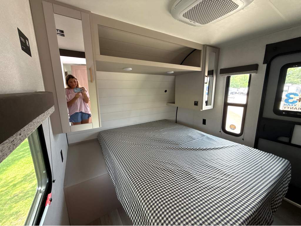 2027 JAYCO JAY FLIGHT 330TBS - Image 18