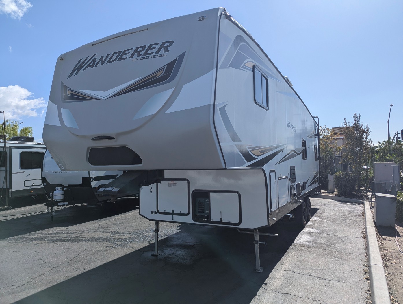 2022 Genesis Supreme Wanderer 28SAWL - Image 2