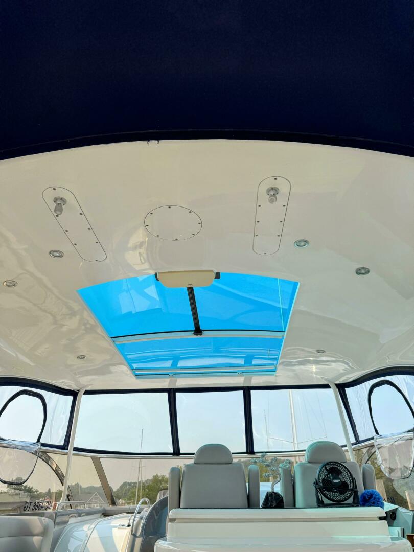 2005 Cruisers Yachts 540 Express - Image 25