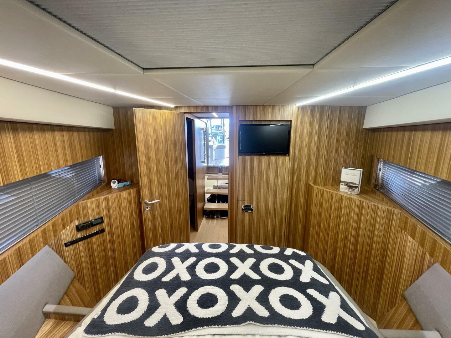 2017 Chris-Craft Commander 42 - Image 28