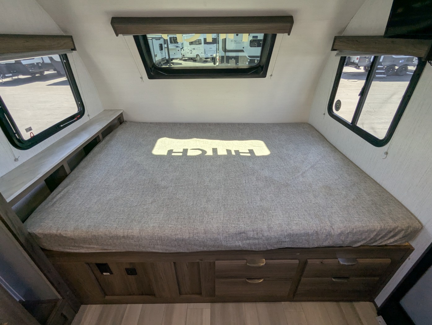 2024 Cruiser RV Hitch 18BHS - Image 8