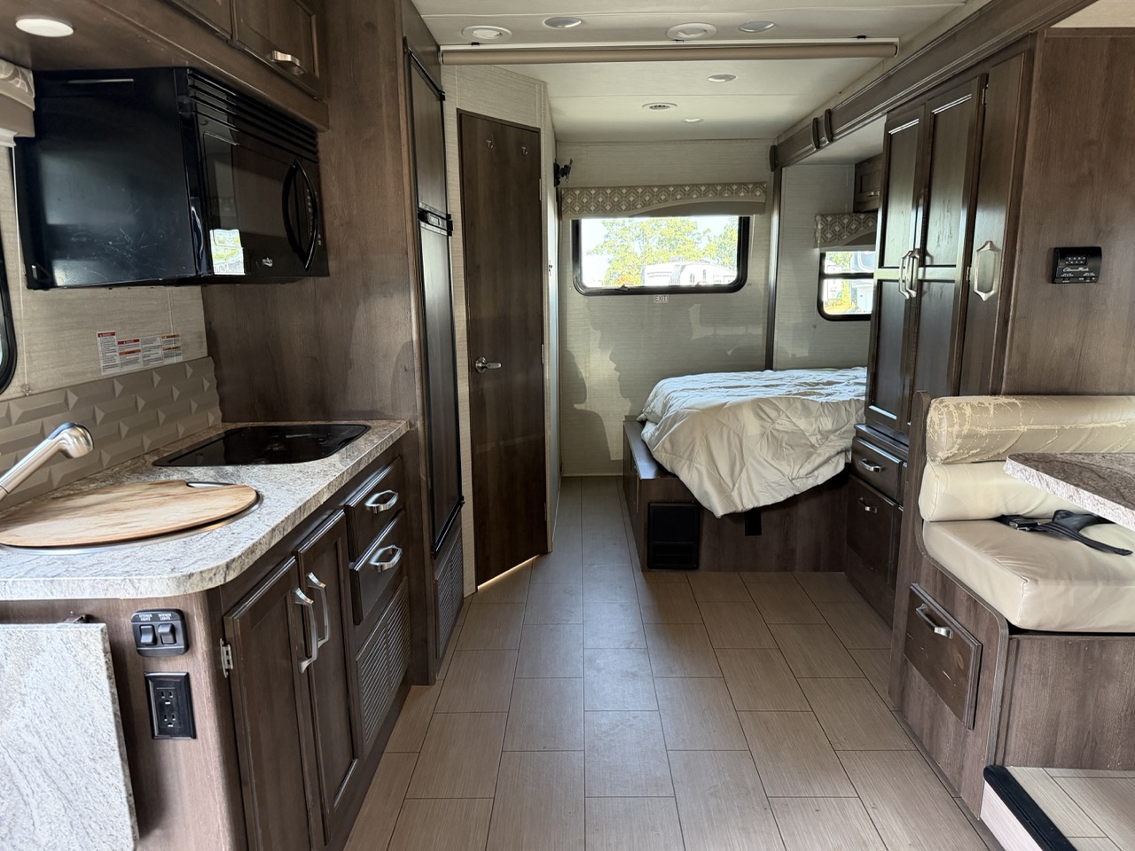 2018 Jayco Melbourne Prestige 24LP - Image 5