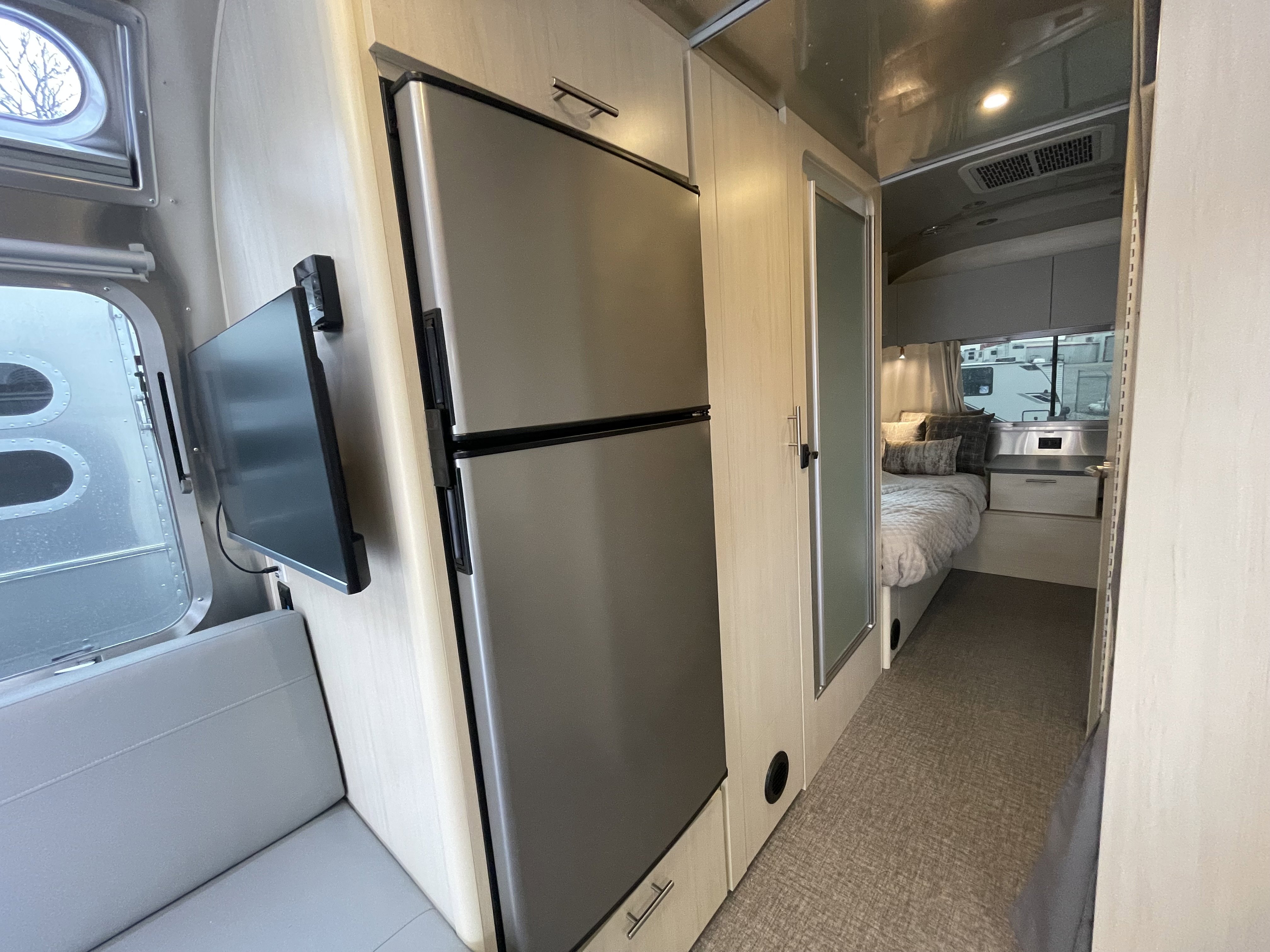 2026 AIRSTREAM FLYING CLOUD 25FBT - Image 14