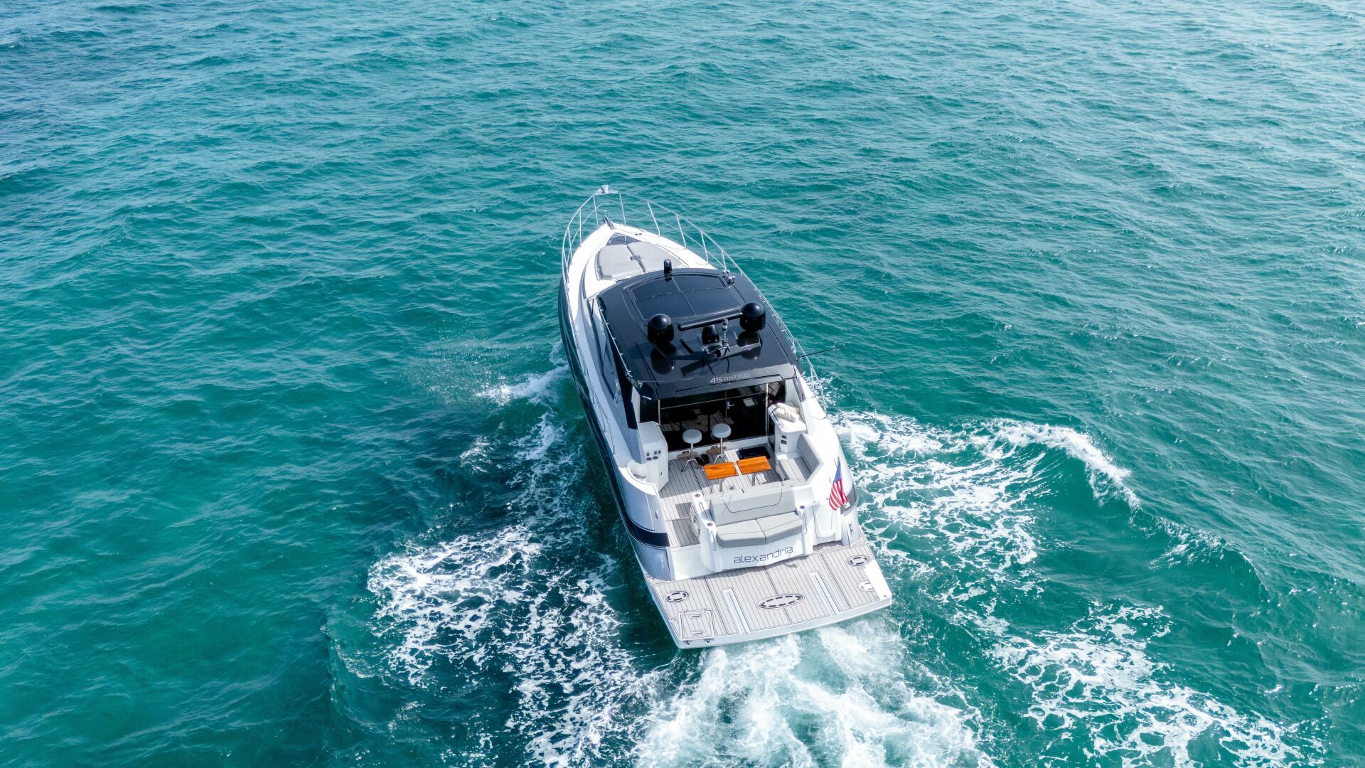 2014 Cruisers Yachts 45 Cantius - Image 6