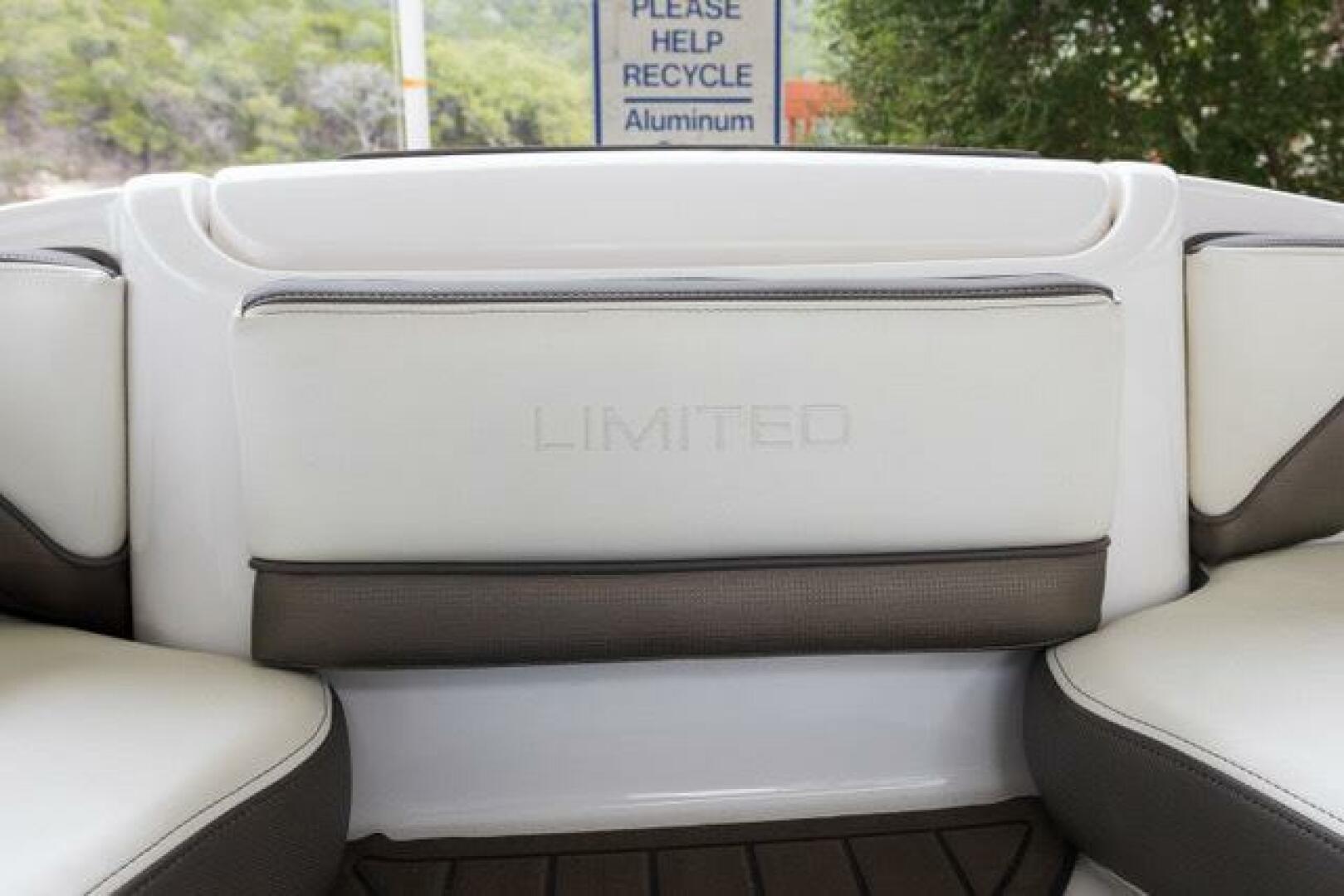2016 Yamaha Boats 242 Limited S E-Series - Image 33