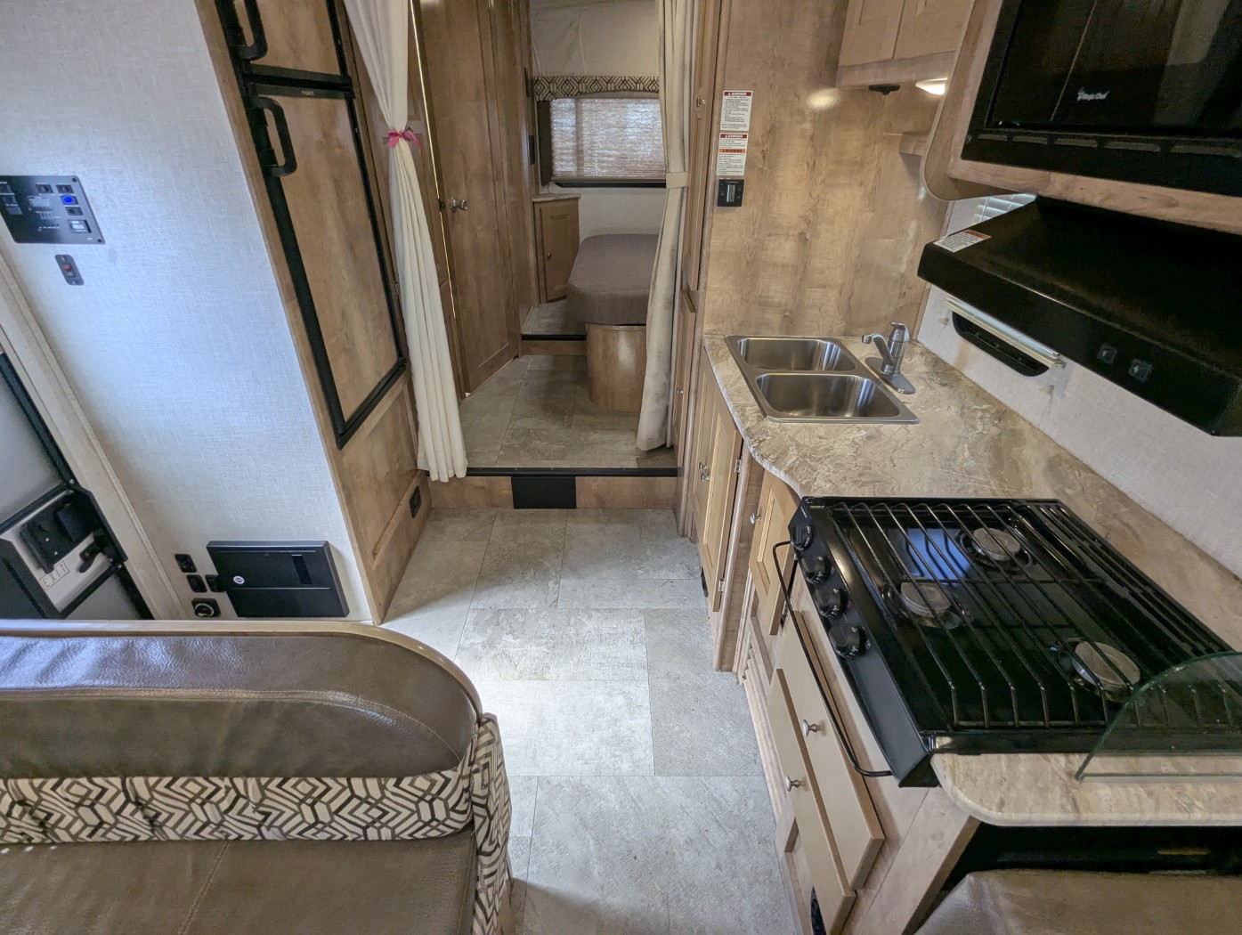 2020 Coachmen Leprechaun 260RS - Image 21