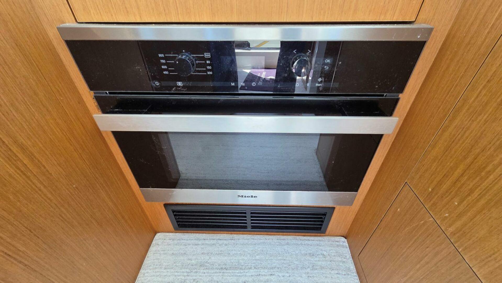 2019 Beneteau Swift Trawler 35 - Image 34