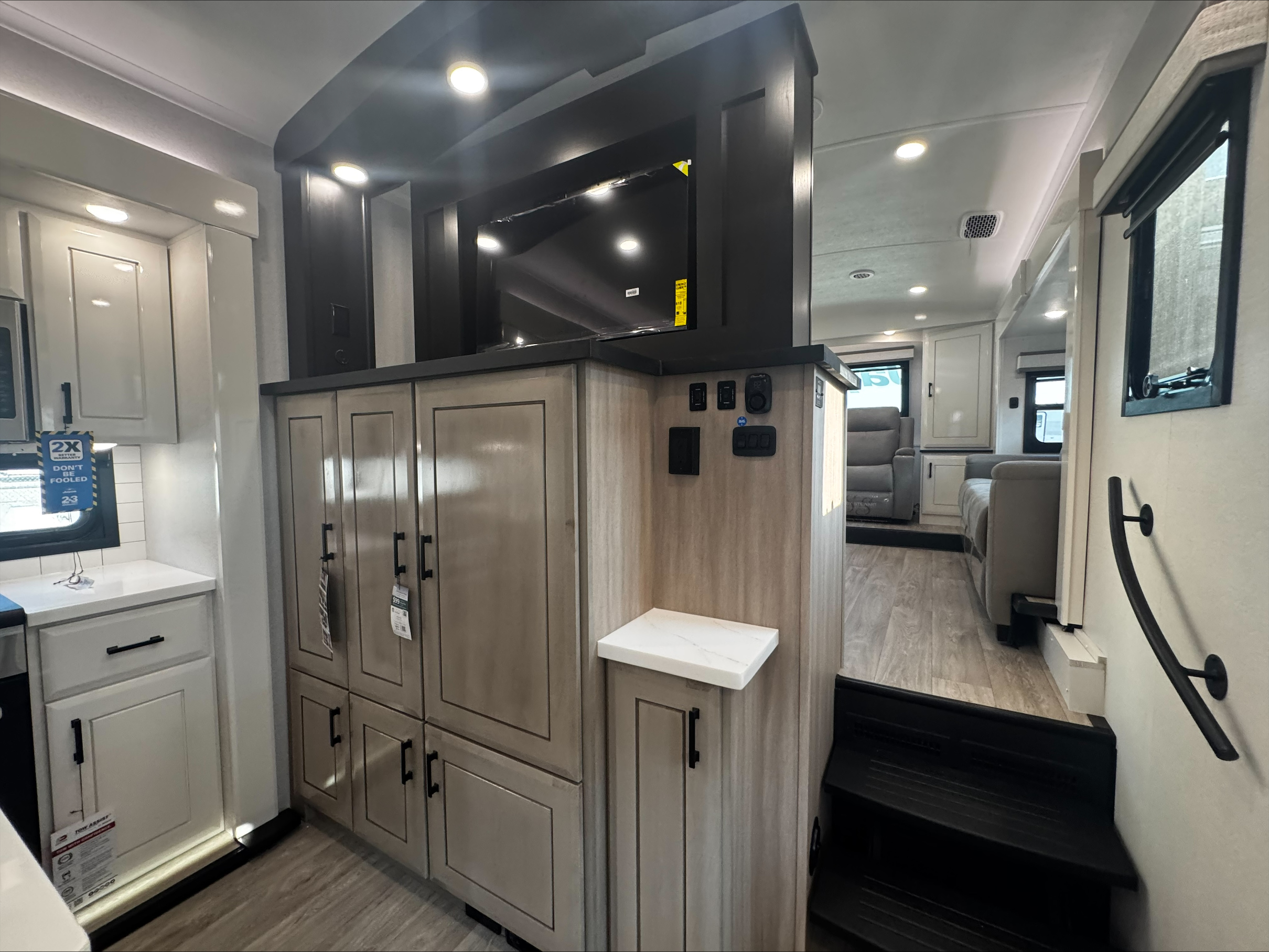 2027 JAYCO PINNACLE 39FLOK - Image 6