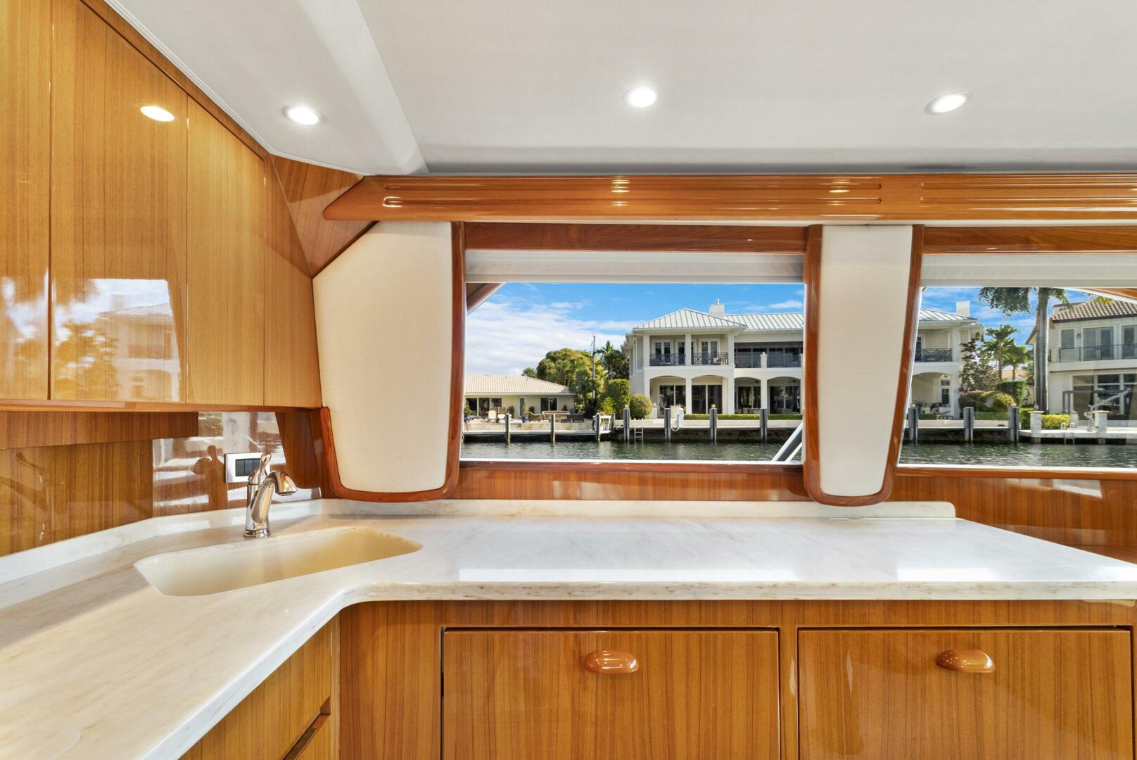2015 Viking 46 Convertible - Image 9