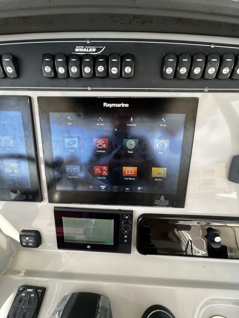 2017 Boston Whaler 330 Outrage - Image 7