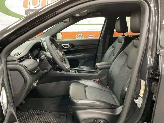 2026 Jeep Compass Latitude Altitude 4x4 - Image 16
